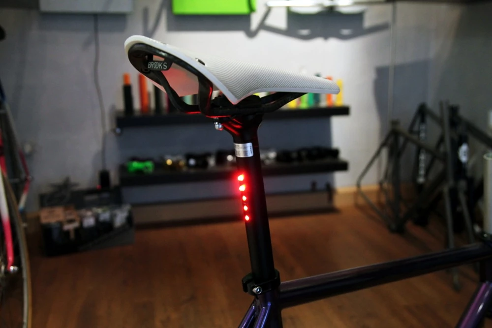 LightSKIN LED Sattelstütze Mit Integriertem Rücklicht 2 LightSKIN LED Sattelstütze Mit Integriertem Rücklicht – Bild 2