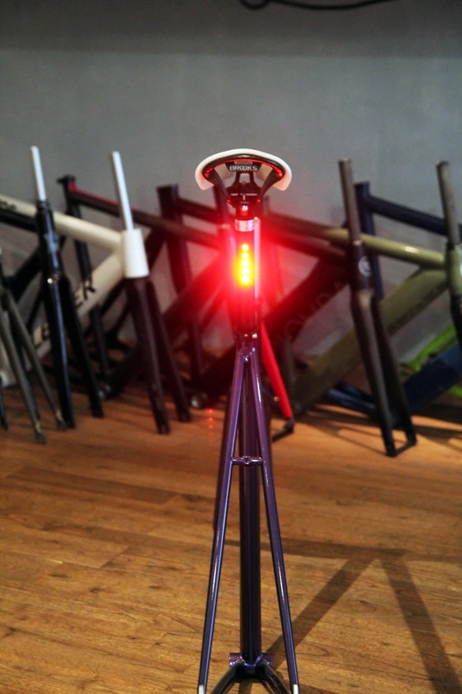 LightSKIN LED Sattelstütze Mit Integriertem Rücklicht 6 LightSKIN LED Sattelstütze Mit Integriertem Rücklicht – Bild 6