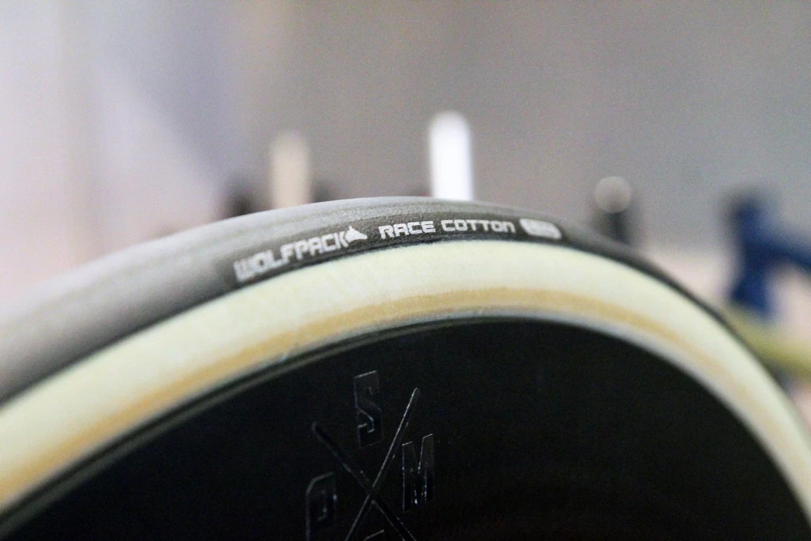 Wolfpack Cotton ToGuard Compound Faltreifen 700x24c 2 Wolfpack Cotton ToGuard Compound Faltreifen 700x24c – Bild 2